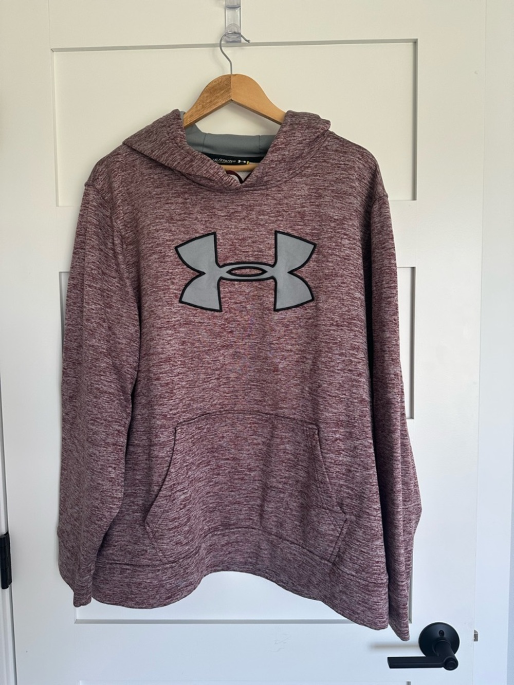 Under Armour Men's Maroon Hoodie. Size XXL.